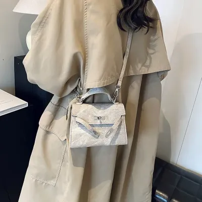 COMMUTING SMALL SQUARE BAG